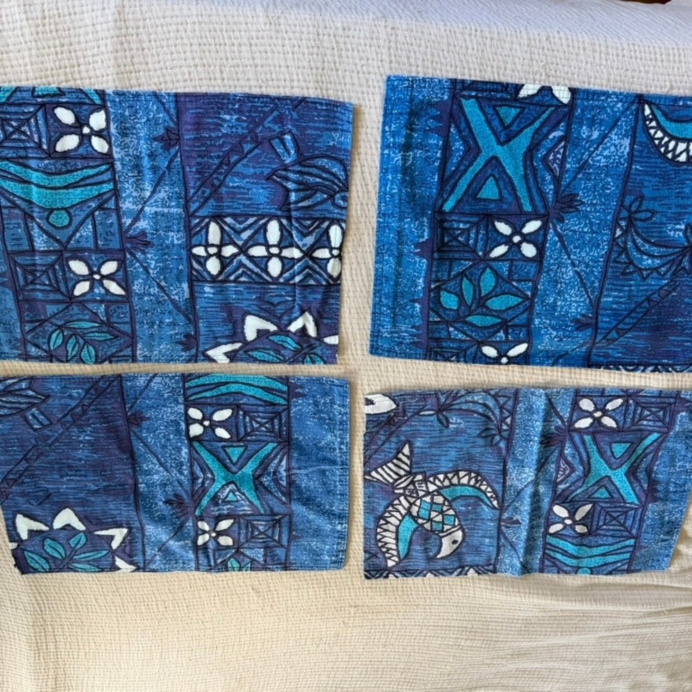 Mama's Fish House Maui Placemats Set of 4 Hawaiian Blue Tribal Polynesian Batik